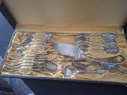 Versilbertes besteckset mit - besteckset,