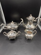 Versilbertes, Set von Kannen